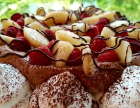 Pavlova Félicité cacao, poire, framboise