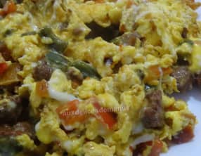 Omelette aux poivrons, merguez et oignon