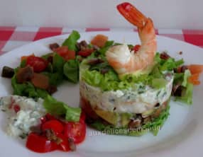Avocat aux crevettes et truite fumée