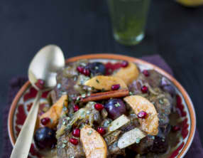 Tajine d’agneau aux coings et aux raisins frais