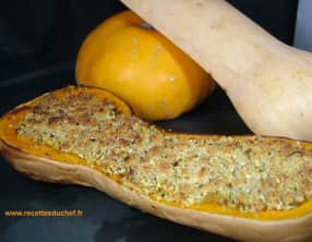 Butternut farcie et croûte de noisettes