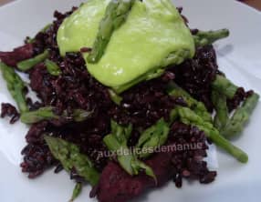 Aiguillettes de poulet et riz venere aux pointes et crème d'asperges