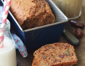 Cake aux dattes, noix et cannelle