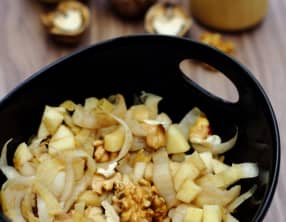 Salade d'endives à la pomme et noix