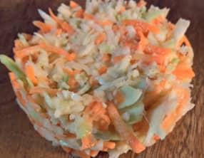 Salade de chou et carotte à la coleslaw sucrée