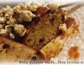 Cake au pop corn, pépites de chocolat et caramel beurre salé