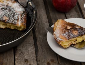 Gâteau aux pommes, pépites de chocolat et amandes cuit à la poêle