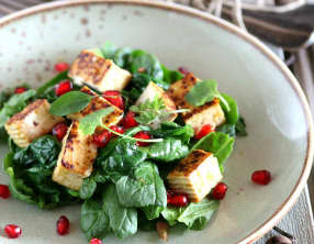 Salade végétalienne épinard et tofu mariné