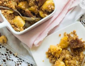 Crumble gourmand pomme-figue aux flocons d’avoine et de sarrasin