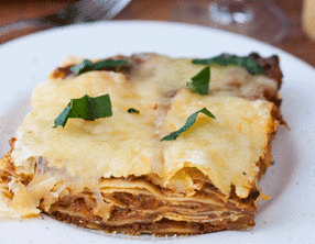 Lasagne traditionnelle à la sauce bolognaise et béchamel