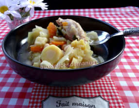 Soupe aux légumes, haricots coco et poulet fumé