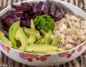 Buddha bowl brochet, avocat et betteraves