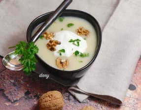 Velouté de chou fleur aux noix et espuma de Brillat Savarin