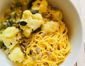 Curry de chou fleur et petits pois aux graines