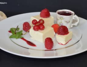 Entremet carré frais à la vanille et à la framboise