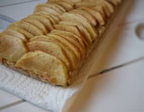La tarte aux pommes sur base de flocons d'avoine