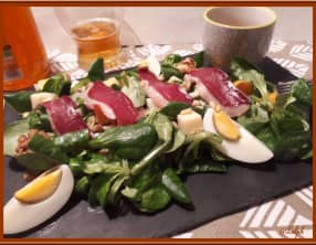 Salade de mâche, et ses échalotes confites au cidre