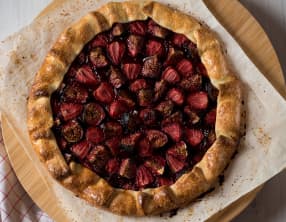 Tarte rustique aux figues et fraises