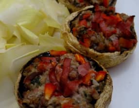 Champignons de Paris farcis au bacon, fromage frais et poivron