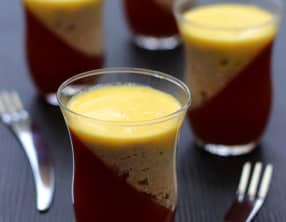 Verrine à la gelée de tomate, mousse de thon et coulis de poivron
