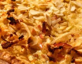 Une tarte aux pommes râpées à l'alascienne