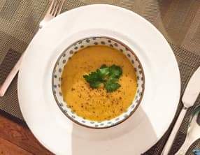 Soupe de patate douce, chou, fenouil, carotte et lentilles corail