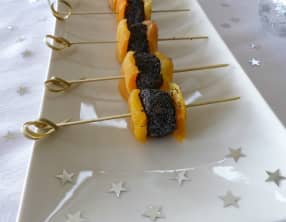 Billes de foie gras aux graines de pavot et aux abricots secs