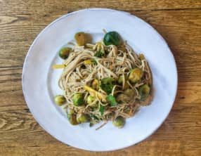 Wok de nouilles soba