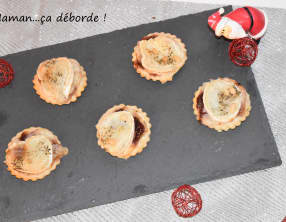 Toast feuilleté chèvre et chutney d'oignon