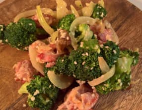 Salade de brocoli sucrée salée