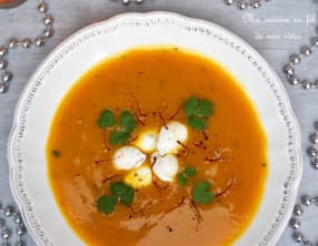 Velouté de potiron à la coriandre et oeufs de caille pochés