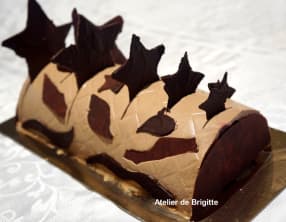 Bûche mousse chocolat, bavaroise crème brulée safranée et insert confit de framboises