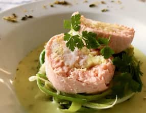 Ballottines de saumon sauce curry breton et sa fondue de poireaux