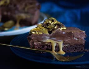 Entremets chocolat, caramel salé et noix de pécan