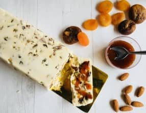 Nougat glacé aux abricots et aux figues