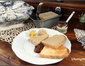 Terrine de foies de poulet au Sauternes et poivre frais