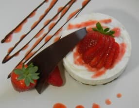Cheesecake vanille et coulis de fraise