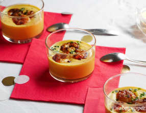 Crème de potiron et crevettes épicées en verrine