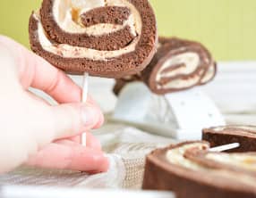 Sucettes gourmandes de bûche roulée chocolat, poire et caramel