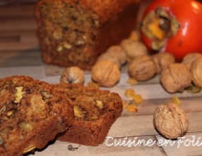 Cake aux kakis, noix et raisins