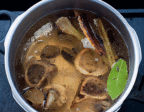 Bouillon brun fait maison