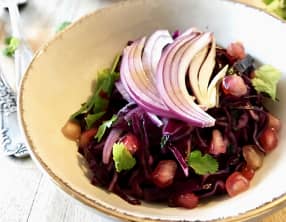 Salade de chou rouge, grenade et coriandre