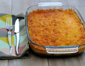 Hachis parmentier de pommes de terre au boeuf et carottes, gratiné au cheddar
