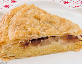 Galette des rois à la crème d'amandes, aux poires et pépites de chocolat