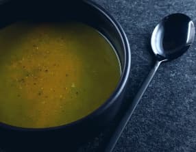 Soupe de cresson et brocoli au curcuma