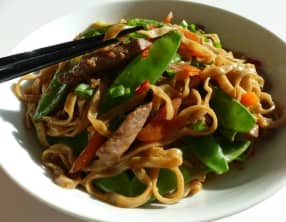 Nouilles sautées au bœuf et aux légumes