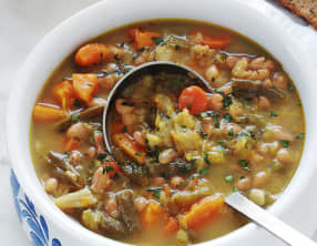 Soupe paysanne au chou et haricots
