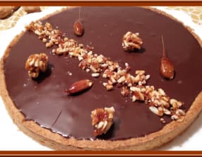 Tarte aux amandes caramélisées à la ganache au chocolat et lait d'amandes
