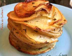 Mille-feuilles de pommes de terre au parmesan et au thym