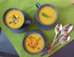 Potage de courge butternut, lentilles corail et lait de coco